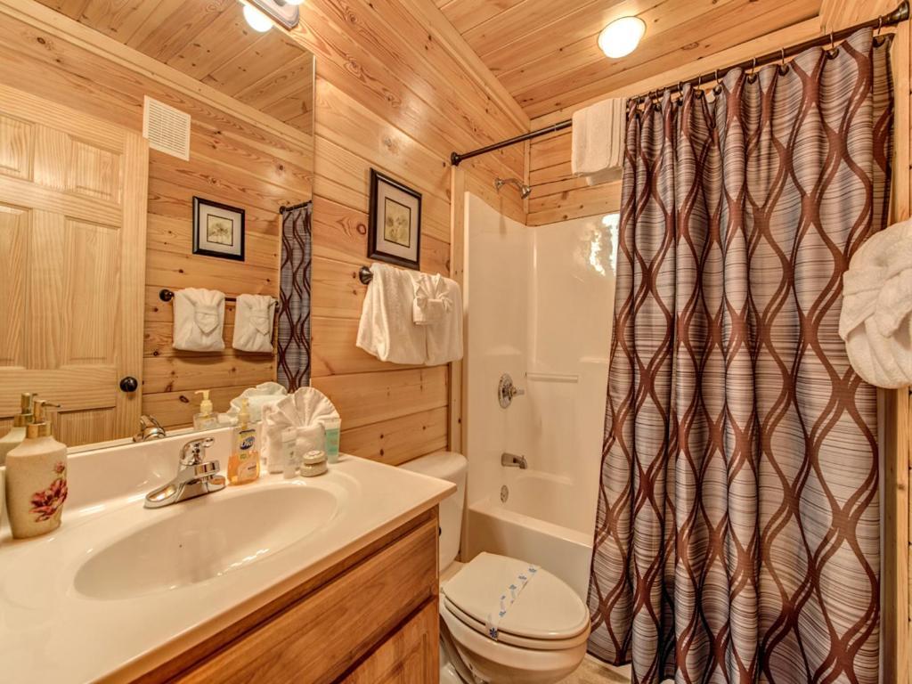 Misty Mountain Hideaway, 3 Bedrooms, Sleeps 10, Pool Access, Wifi Pigeon Forge Esterno foto