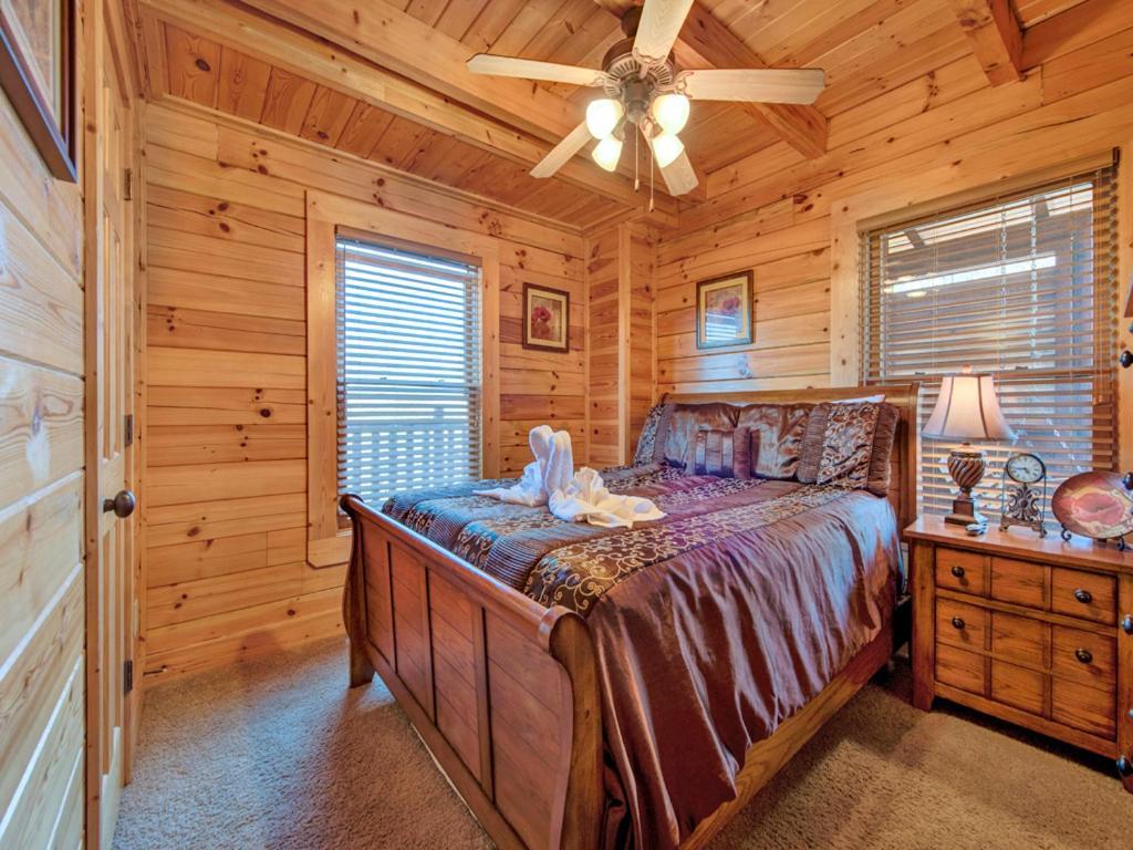 Misty Mountain Hideaway, 3 Bedrooms, Sleeps 10, Pool Access, Wifi Pigeon Forge Esterno foto