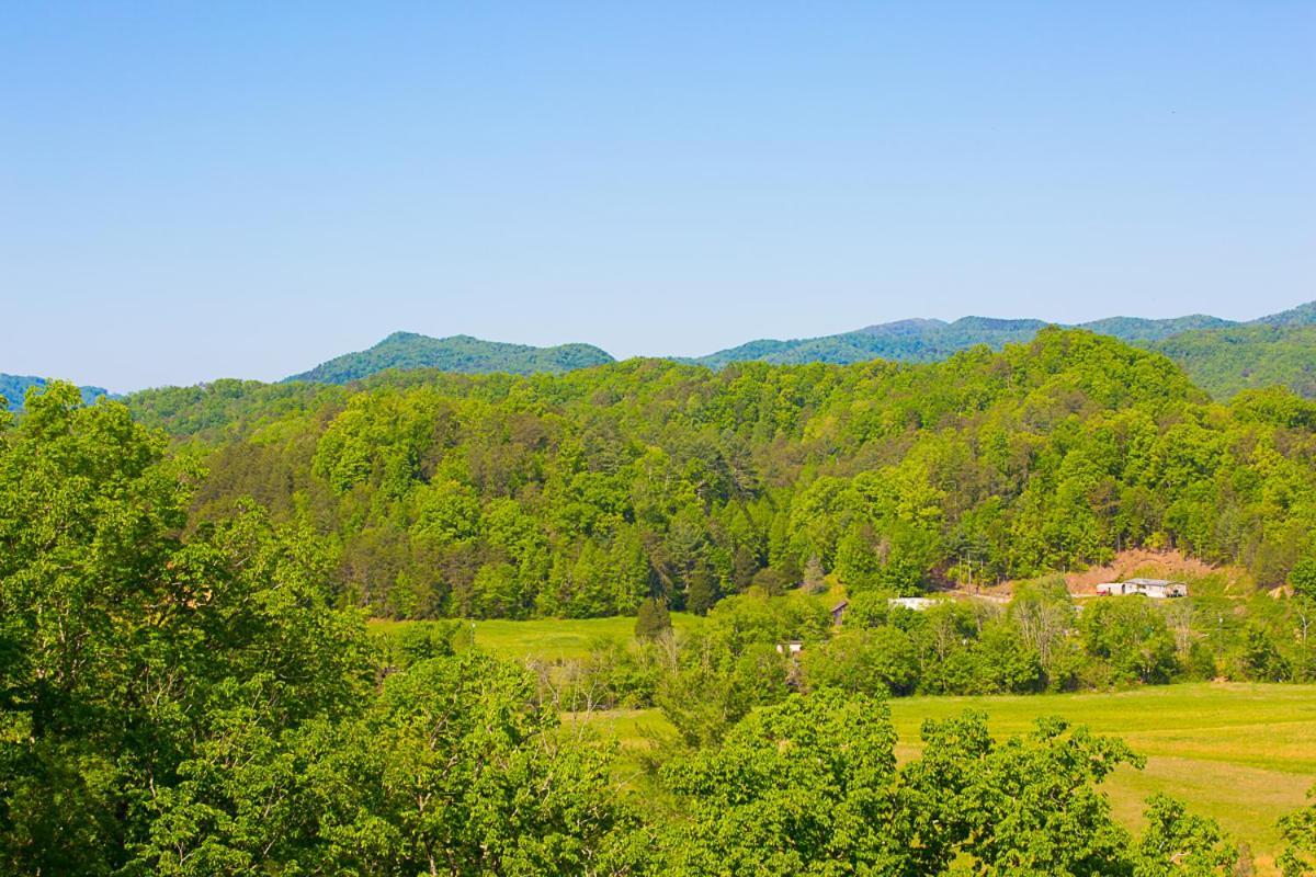 Misty Mountain Hideaway, 3 Bedrooms, Sleeps 10, Pool Access, Wifi Pigeon Forge Esterno foto